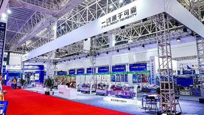 汽车配件批发厂家直销与经销商：货源差异与选择要点